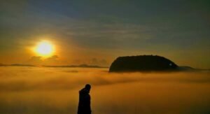 Sunrise di Desa Fatukopa, Kecamatan Fatukopa, Kabupaten Timor Tengah Selatan.